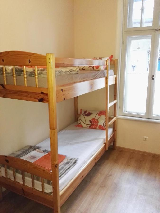 Interhost Guest Rooms And Apartments Sofia Esterno foto
