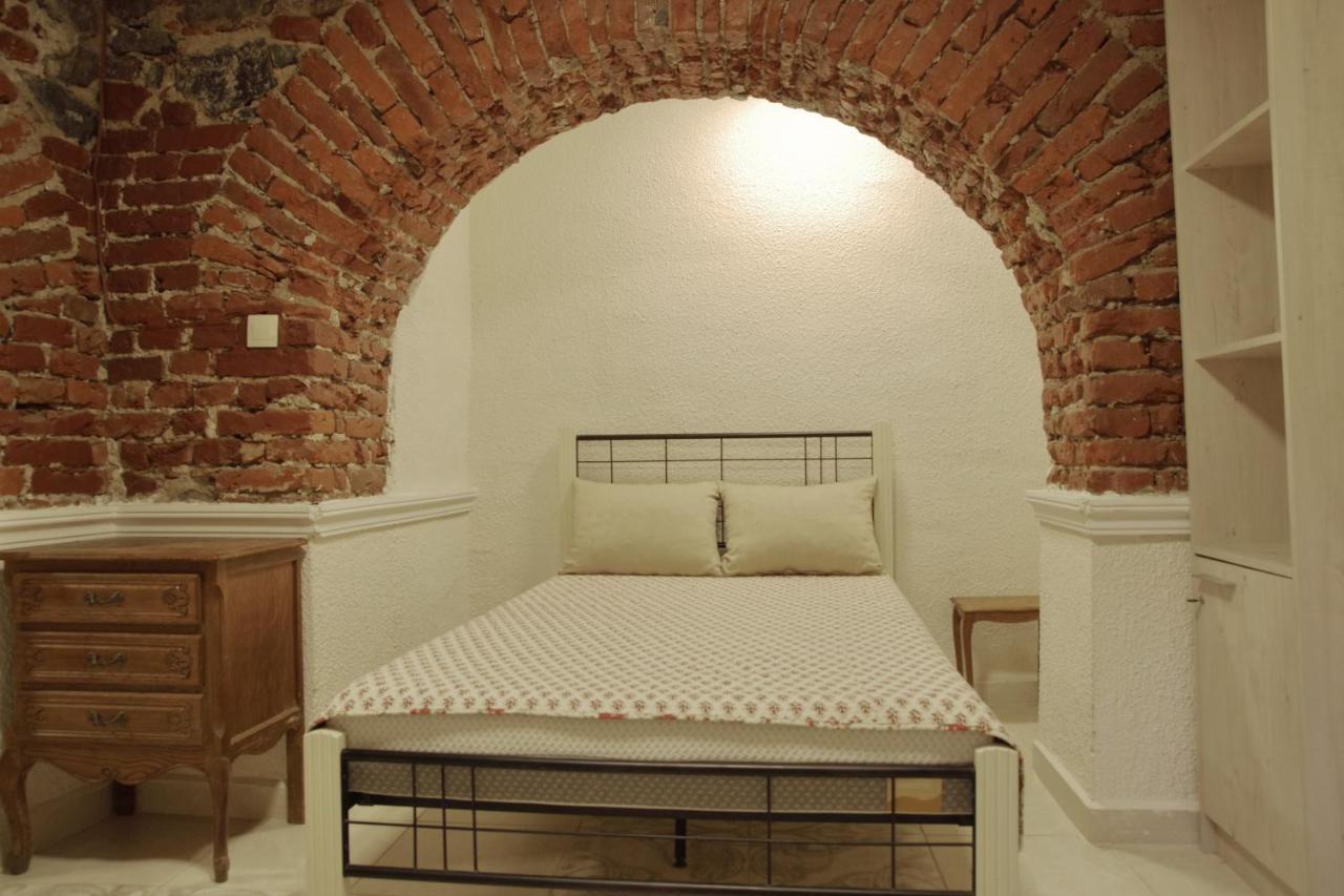 Interhost Guest Rooms And Apartments Sofia Esterno foto
