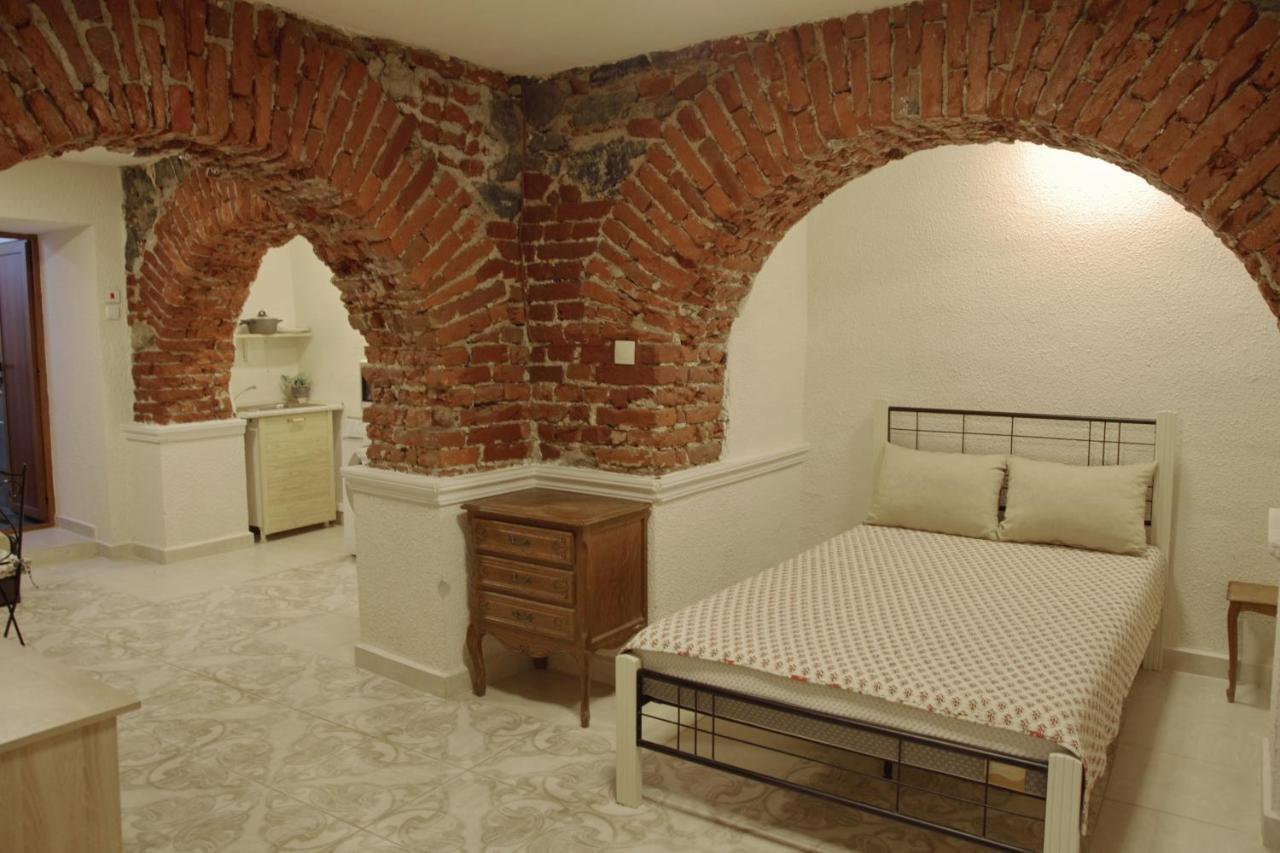 Interhost Guest Rooms And Apartments Sofia Esterno foto