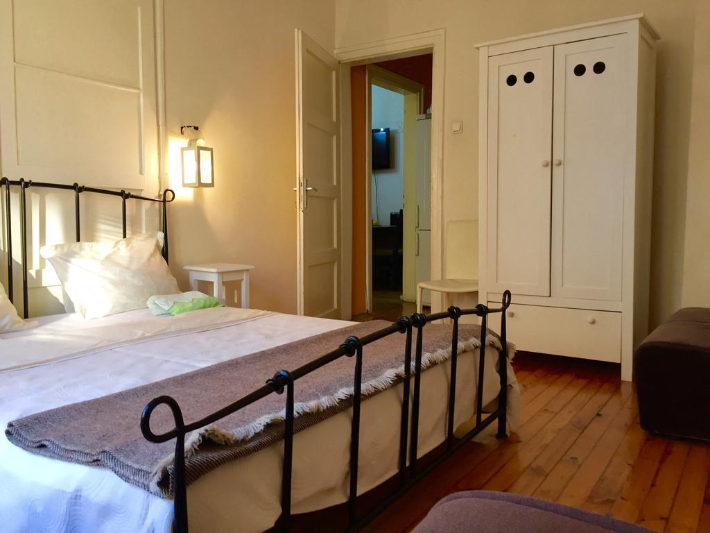 Interhost Guest Rooms And Apartments Sofia Esterno foto