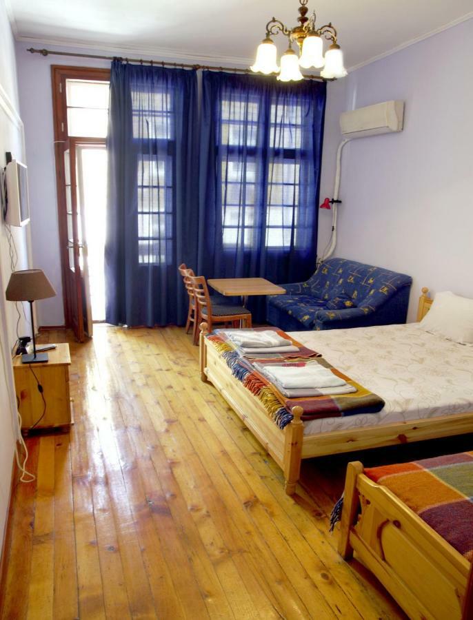 Interhost Guest Rooms And Apartments Sofia Esterno foto