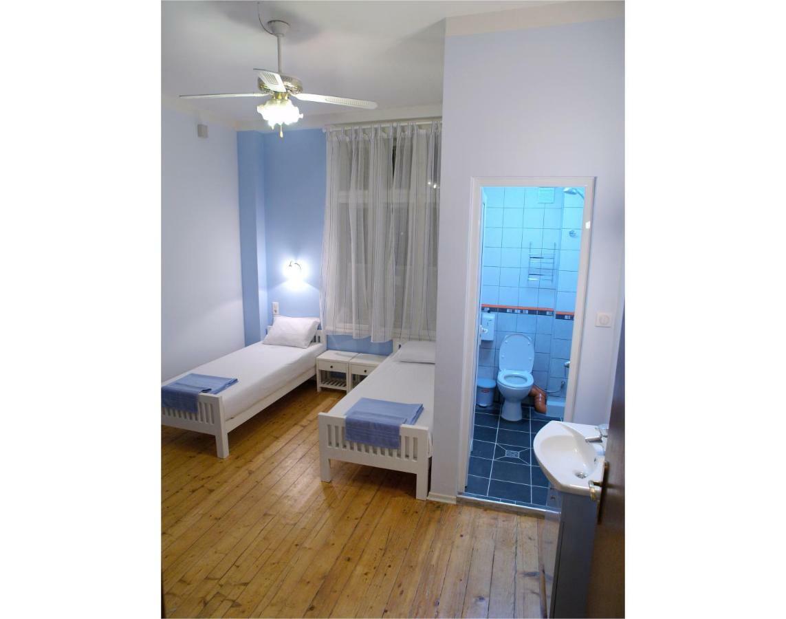 Interhost Guest Rooms And Apartments Sofia Esterno foto